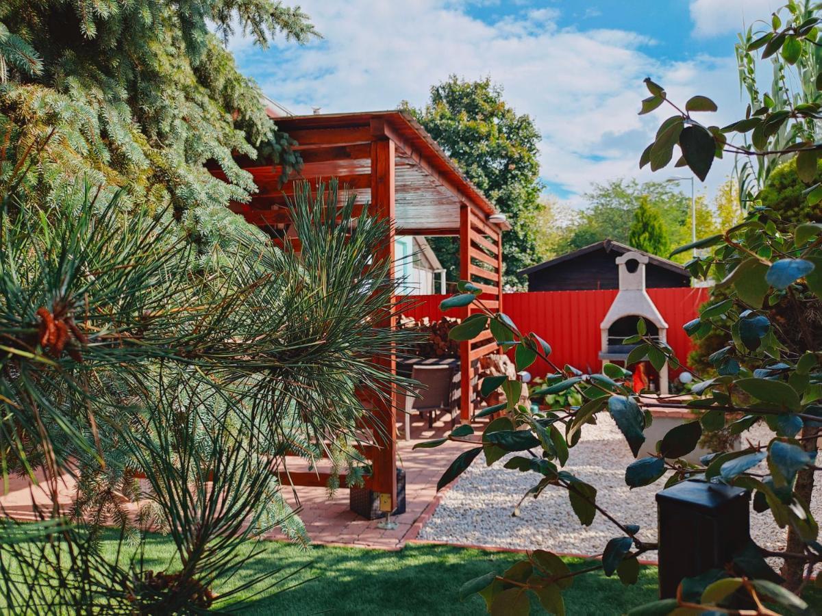 Апартаменти Pe-Ki Apartman Petfurdo Varpalota Екстер'єр фото