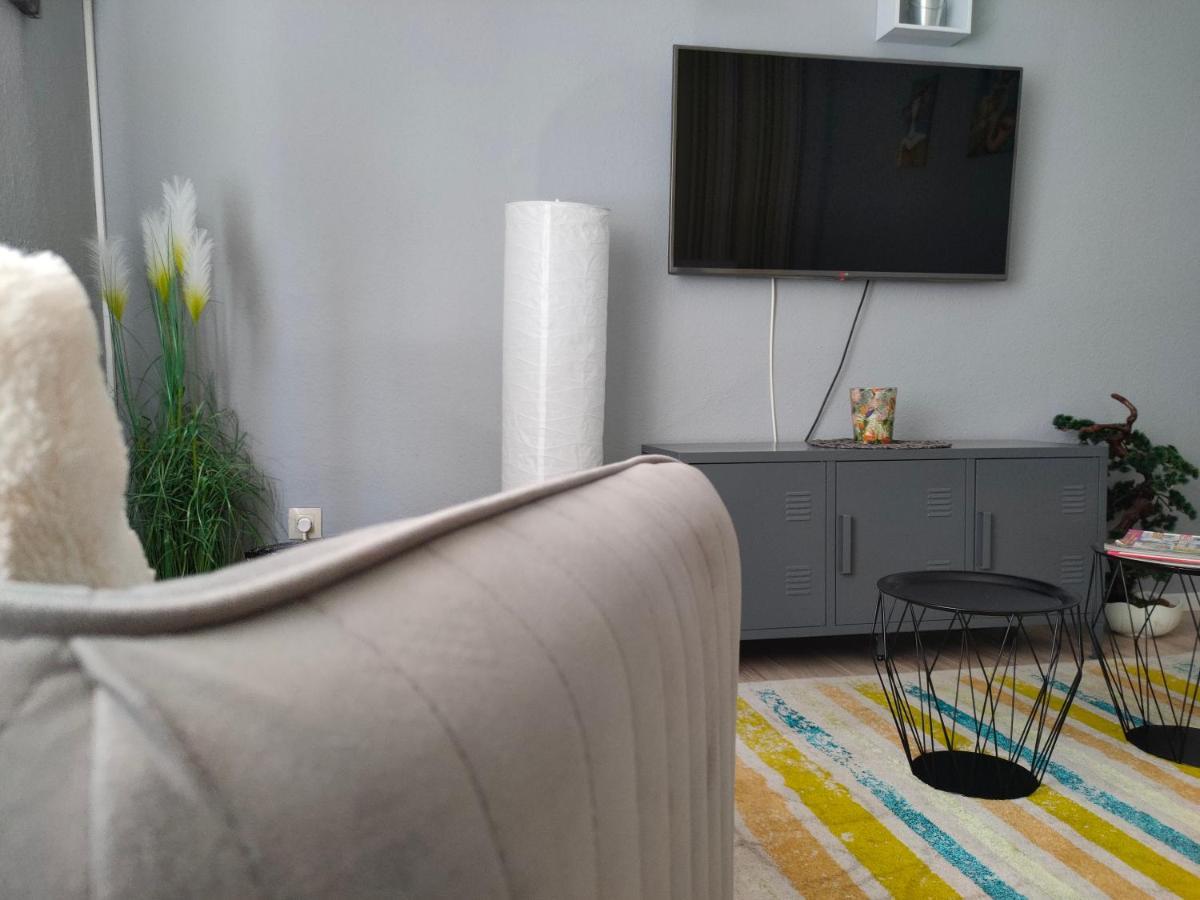 Апартаменти Pe-Ki Apartman Petfurdo Varpalota Екстер'єр фото